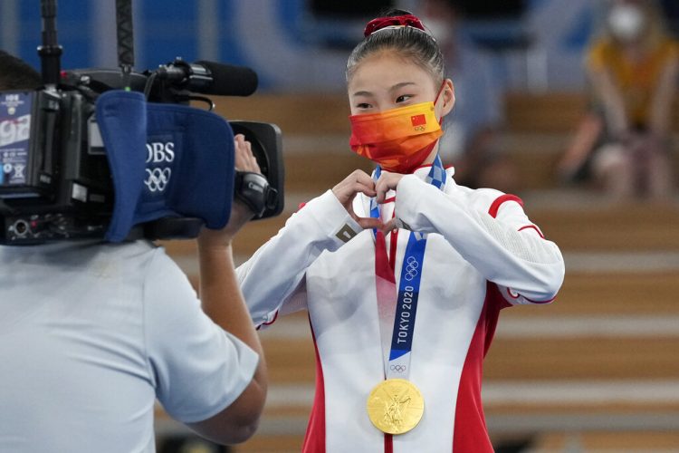Chinese beat Biles, take gold and silver in balance beam